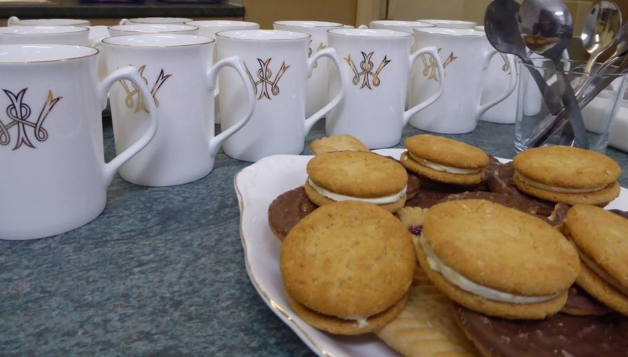 Cups & Biscuits