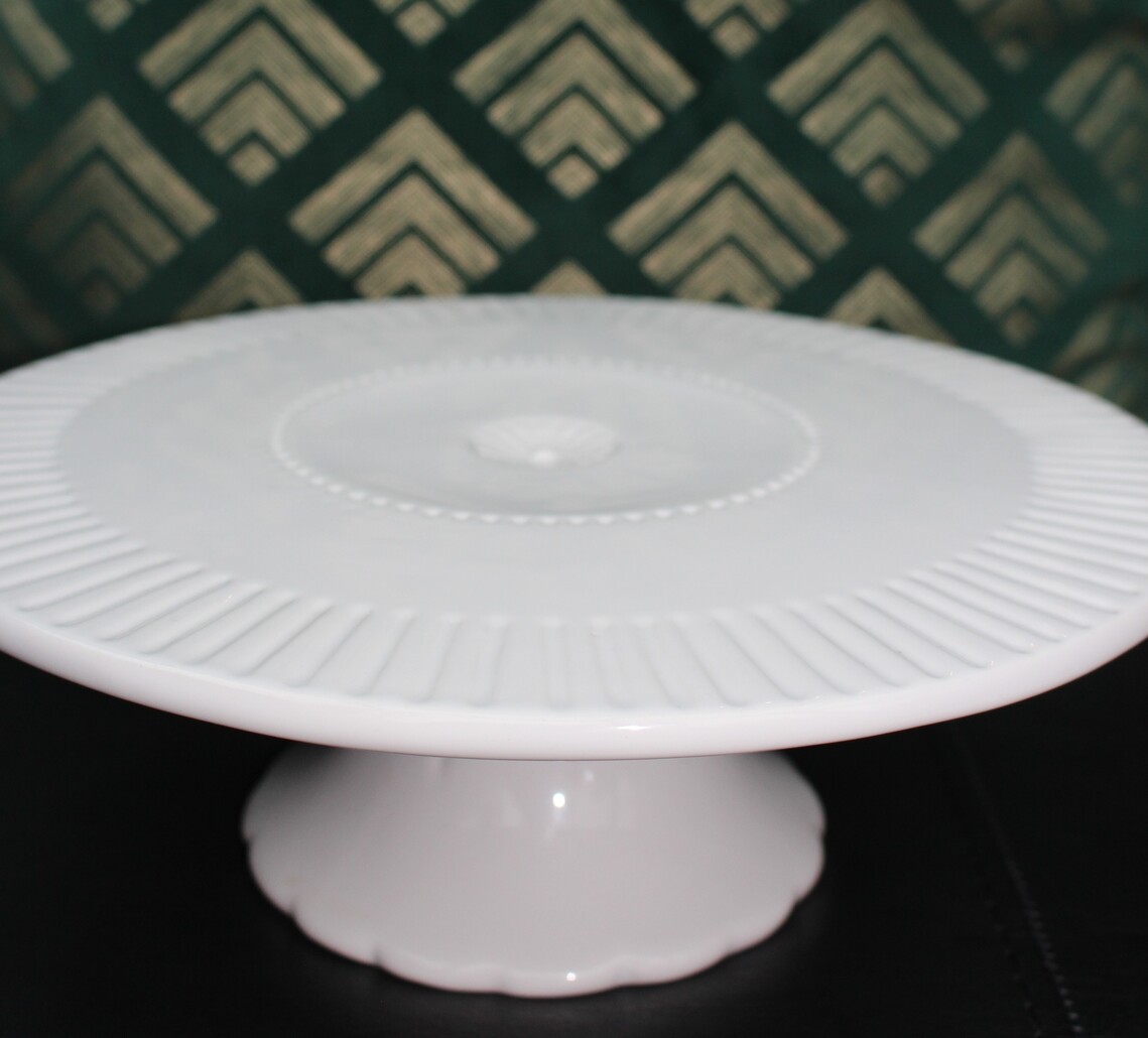 Empty Cake Stand